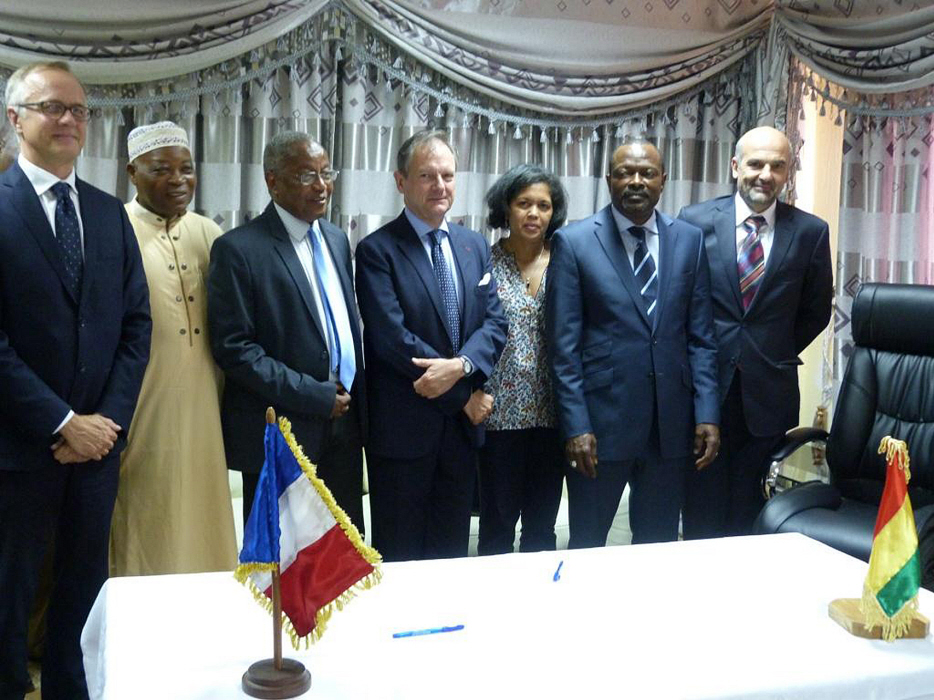 Protocole d'accord du futur Institut Pasteur de Guinée, signé entre la République de Guinée et l'Institut Pasteur le 21 septembre 2015 à Conakry. 